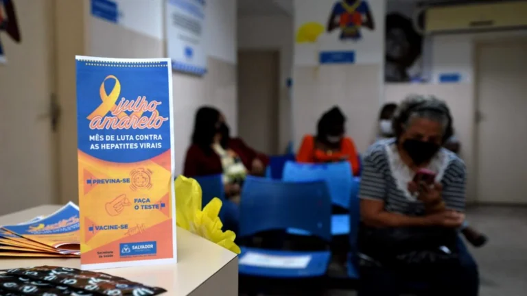 Rede municipal amplia vacinação contra hepatites em Salvador