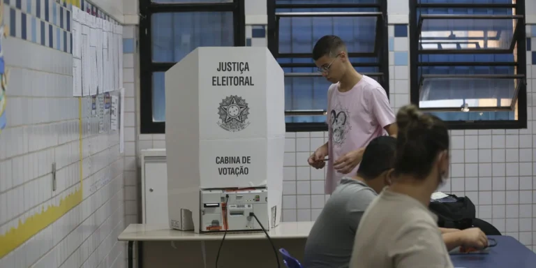 Urna eletronica passa por auditorias rigorosas a meses do pleito