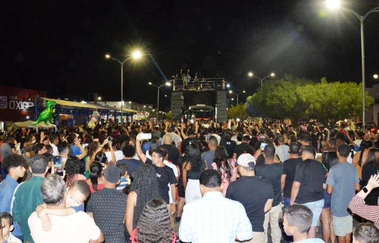 Barreiras celebra Dia do Evangélico com reunião de milhares de evangélicos.