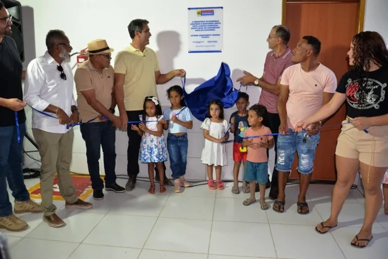 Prefeito Otoniel Teixeira entrega Escola Municipal Santa Lúcia na zona rural de Barreiras