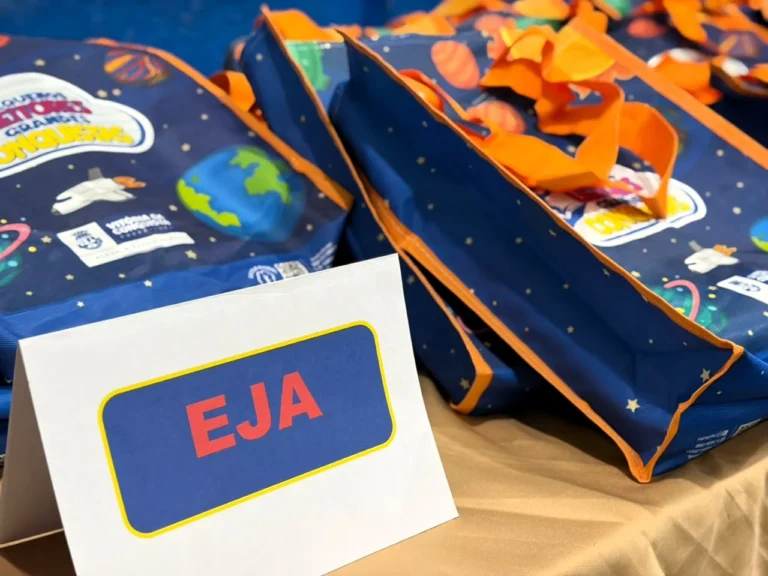 Kits literários transformam rotina de estudantes da EJA em Vitória da Conquista