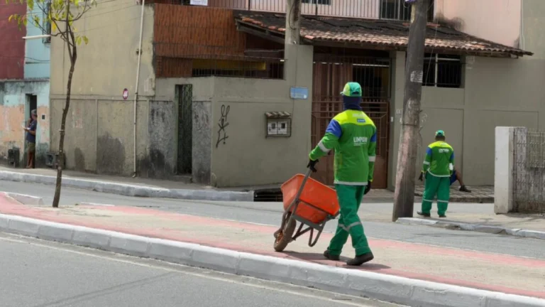 Limpurb mobiliza 250 agentes em mutirão de limpeza no Subúrbio