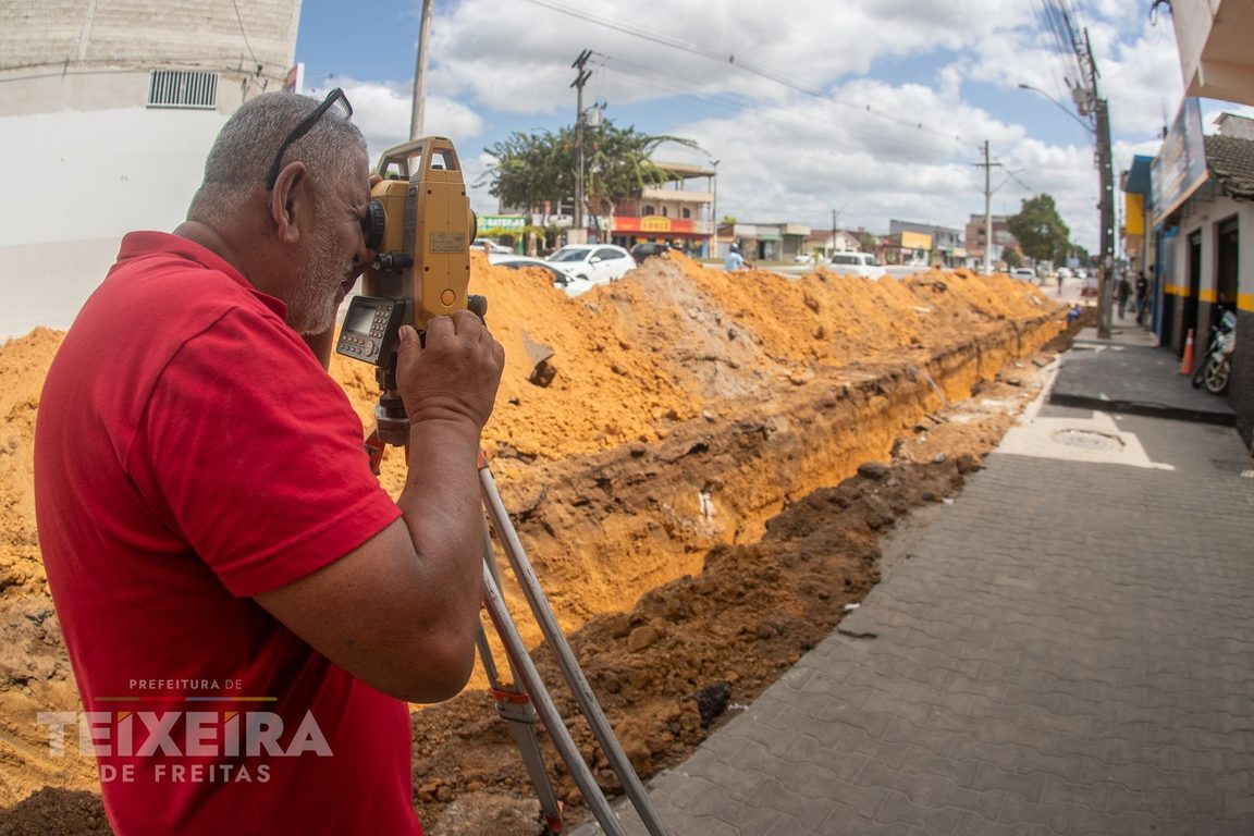 obras na Rua Mauá em Teixeira de Freitas