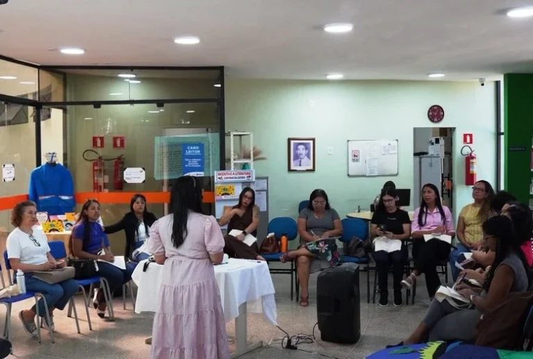 Oficina na Biblioteca Folk Rocha impulsiona a contação de histórias na Bahia