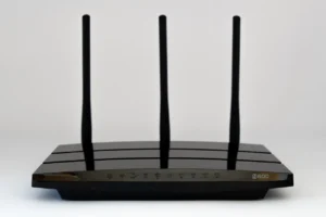 O truque rápido para o sinal do Wi-Fi da sua casa ficar duas vezes mais forte em 2 minutos.