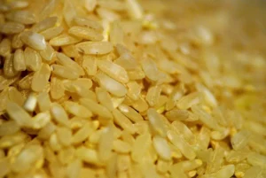 O mito de lavar o arroz: Por que você não precisa (e os nutricionistas dizem que não deve) lavar antes de cozinhar.