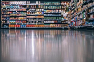 Segredo de supermercado: Como as prateleiras são organizadas psicologicamente para fazer você gastar mais.