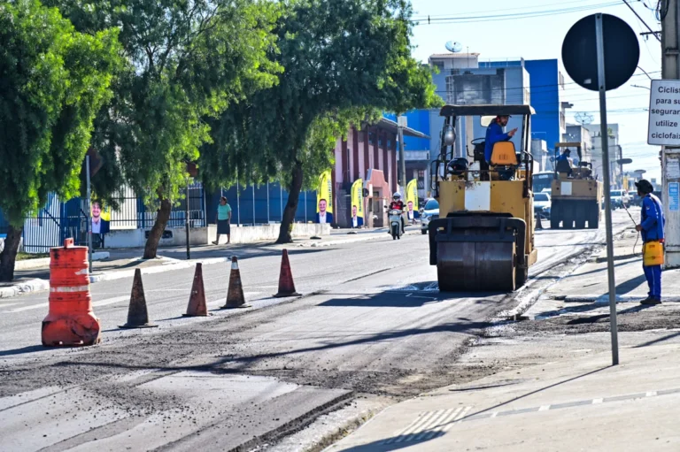 Recapeamento asfáltico na Avenida Brumado prioriza mobilidade em Vitória da Conquista