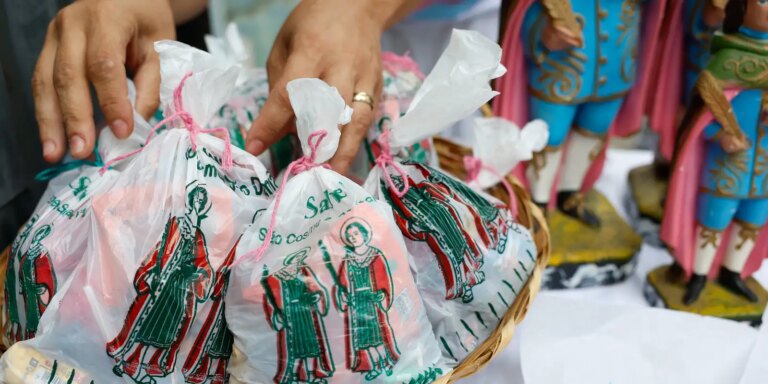 Festas de Cosme e Damião no Rio unem fé, resistência e tradição
