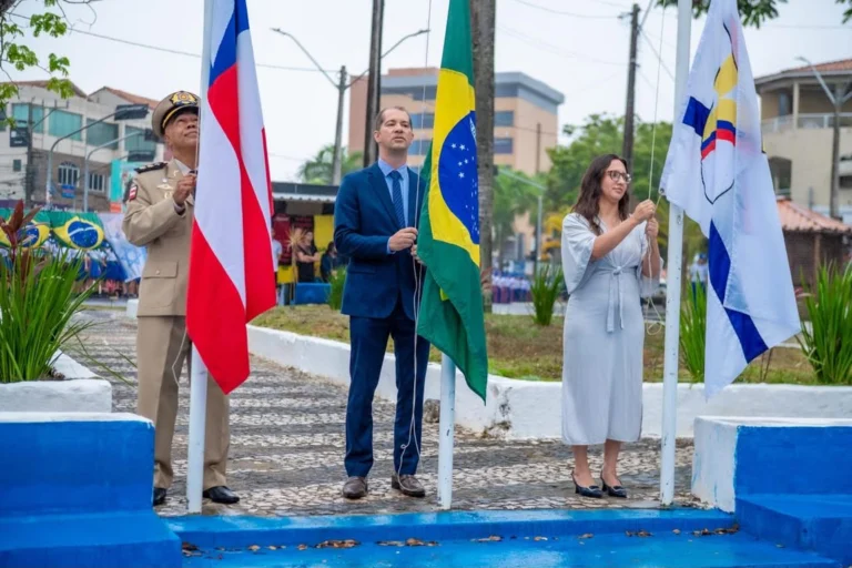 Desfile de 7 de Setembro emociona moradores em Teixeira de Freitas