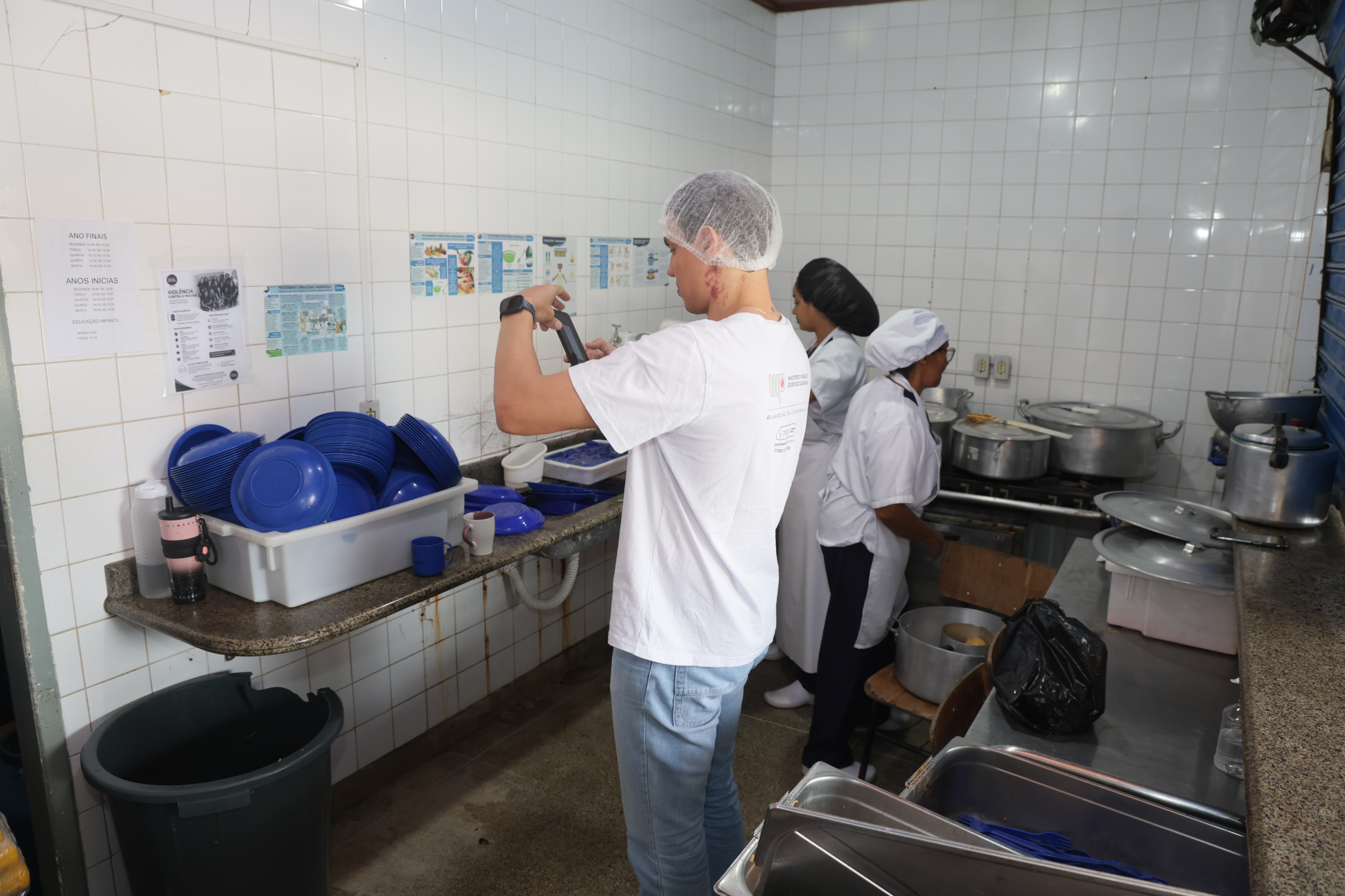 fiscalização em escolas e postos de saúde na Bahia