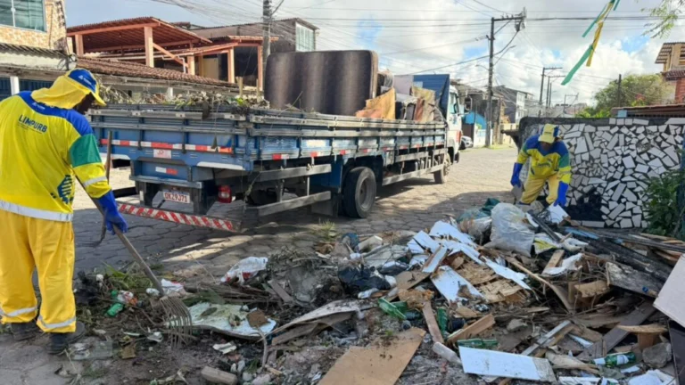 Mutirão de limpeza e Bota Fora chegam ao bairro de Paripe