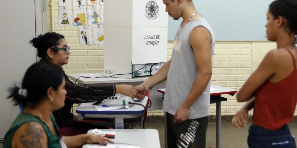 voto facultativo