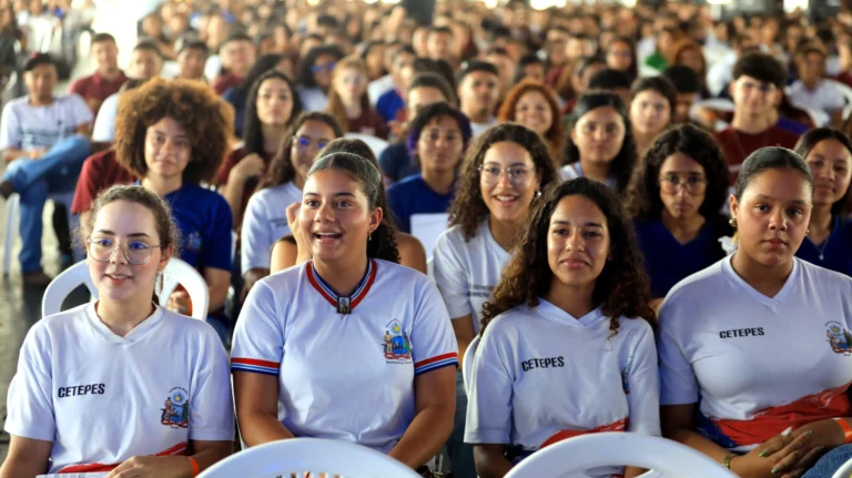 Alunos do Ensino Médio participam de aulão preparatório do UPT em Buerarema