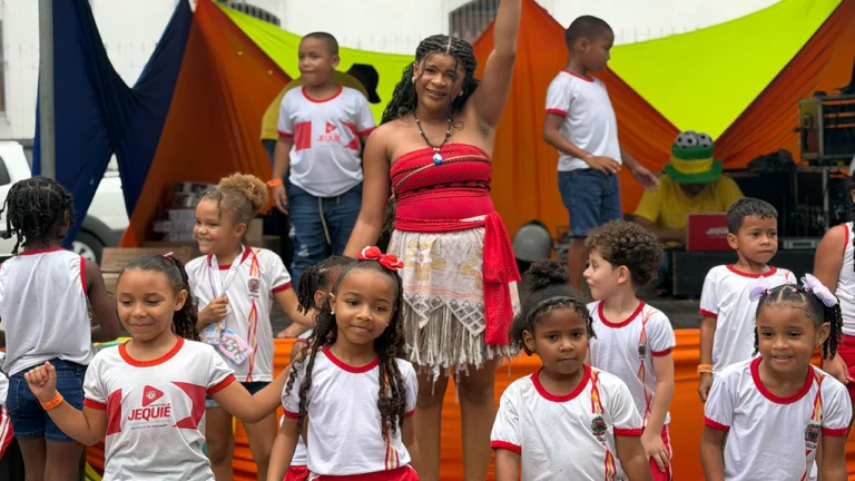 Caravana da Alegria inicia atividades para estudantes em Jequié