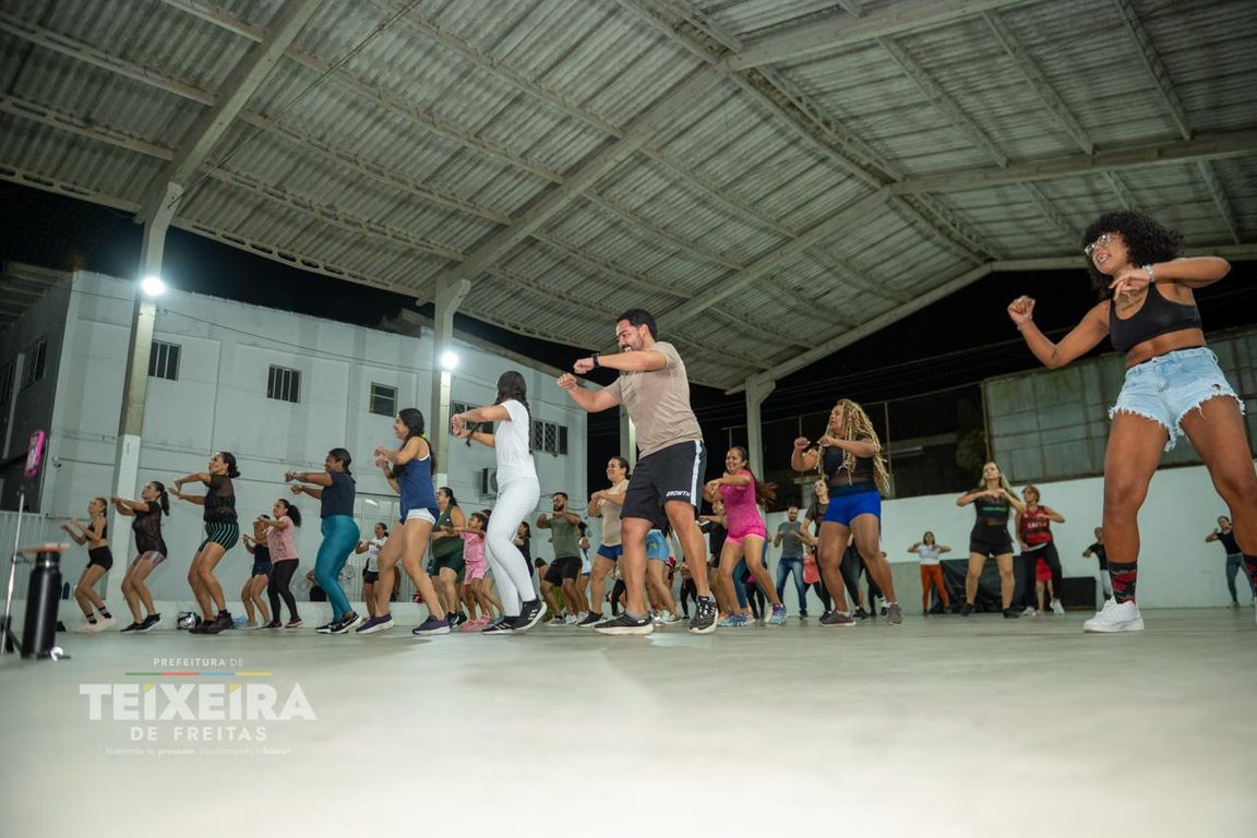 Dança na Praça