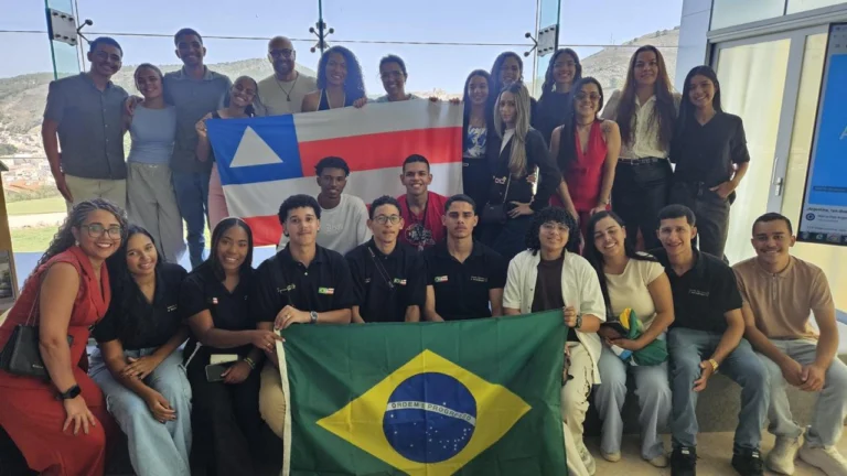 Estudantes de Alagoinhas e Sapeaçu embarcam para a Colômbia com projetos científicos