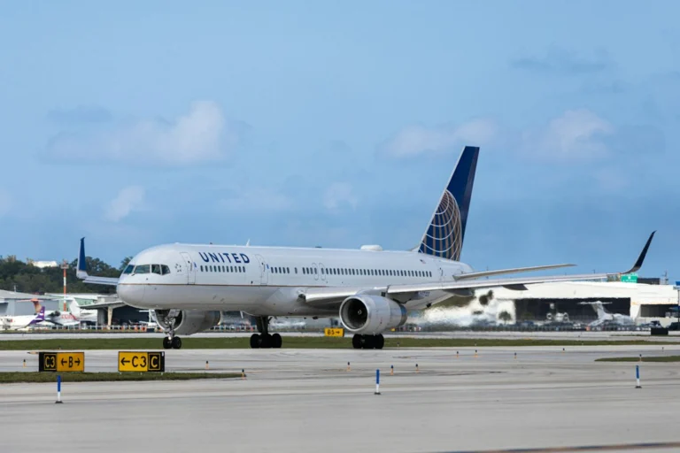 Flávio Bolsonaro pousa em aeroporto de Miami nos Estados Unidos