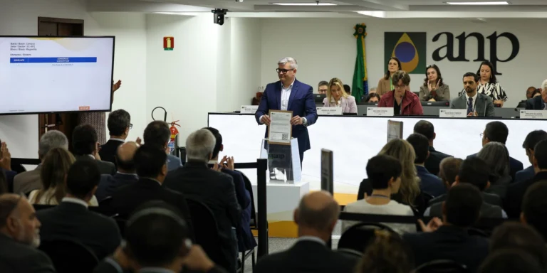 Leilão do pré-sal arrecada R$ 530 milhões com sete blocos arrematados