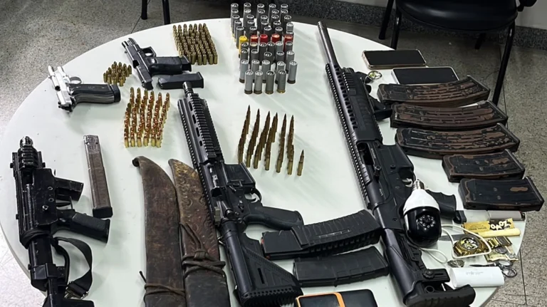 Polícia Militar prende cinco suspeitos e apreende armas de fogo em Santa Inês