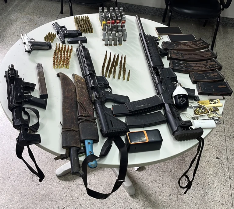 Cinco suspeitos de integrar grupo criminoso são presos em Santa Inês com fuzil e submetralhadora
