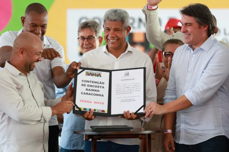 Terra Nova recebe maquinário agrícola e obra em encosta
